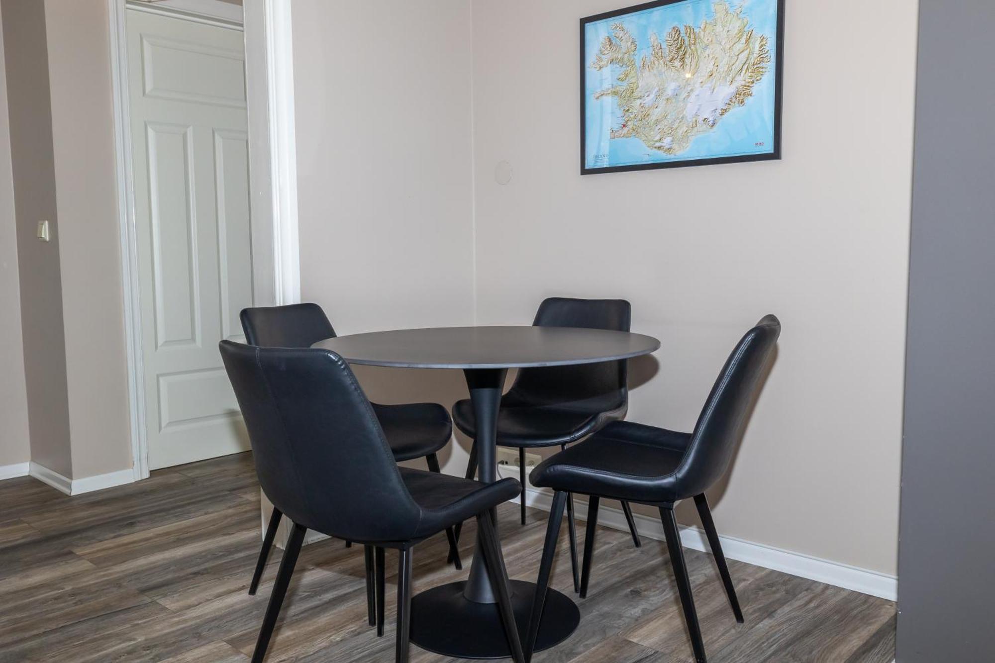 Bjarnabuth Apartment Husavik Bilik gambar